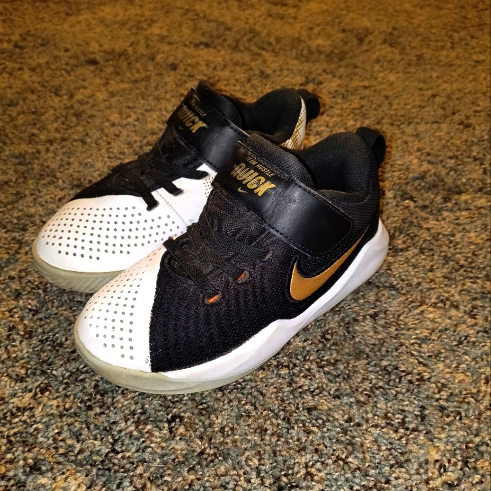 Nike Team Hustle Quick 2. Sz 11c